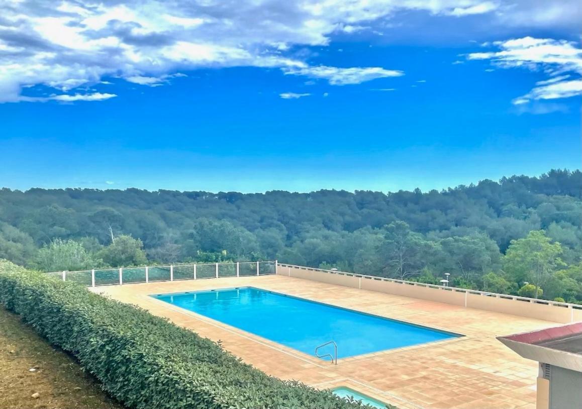 Grand Studio Avec Coin Nuit, Proche Mer Et Montagnes Roquebrune-sur-Argens Exterior photo